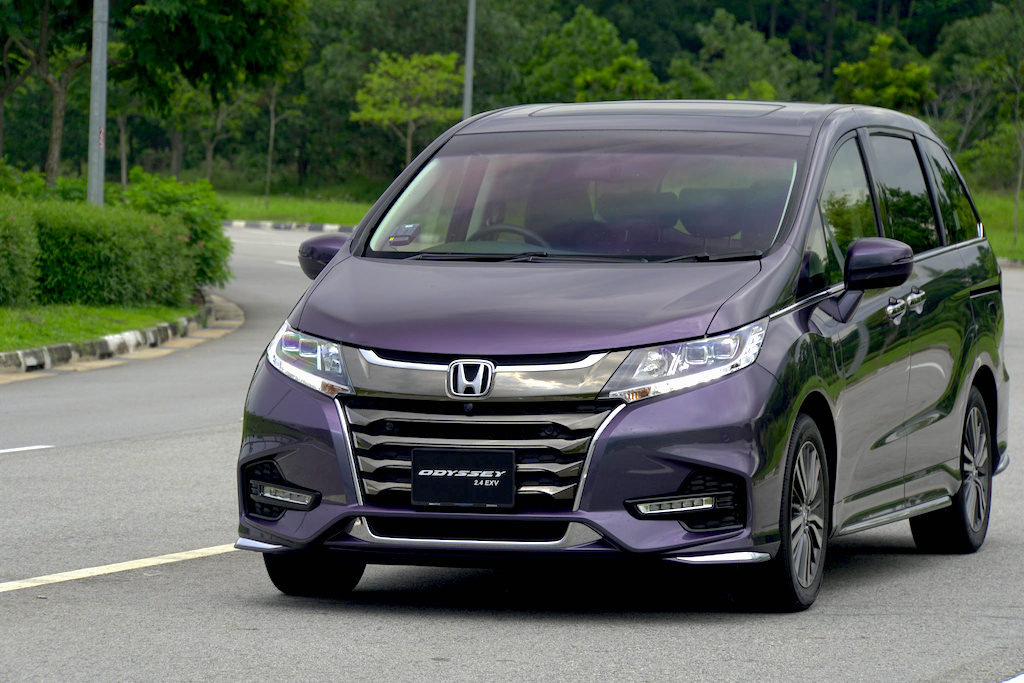 The Honda Odyssey e:HEV 2.0 EX Absolute
